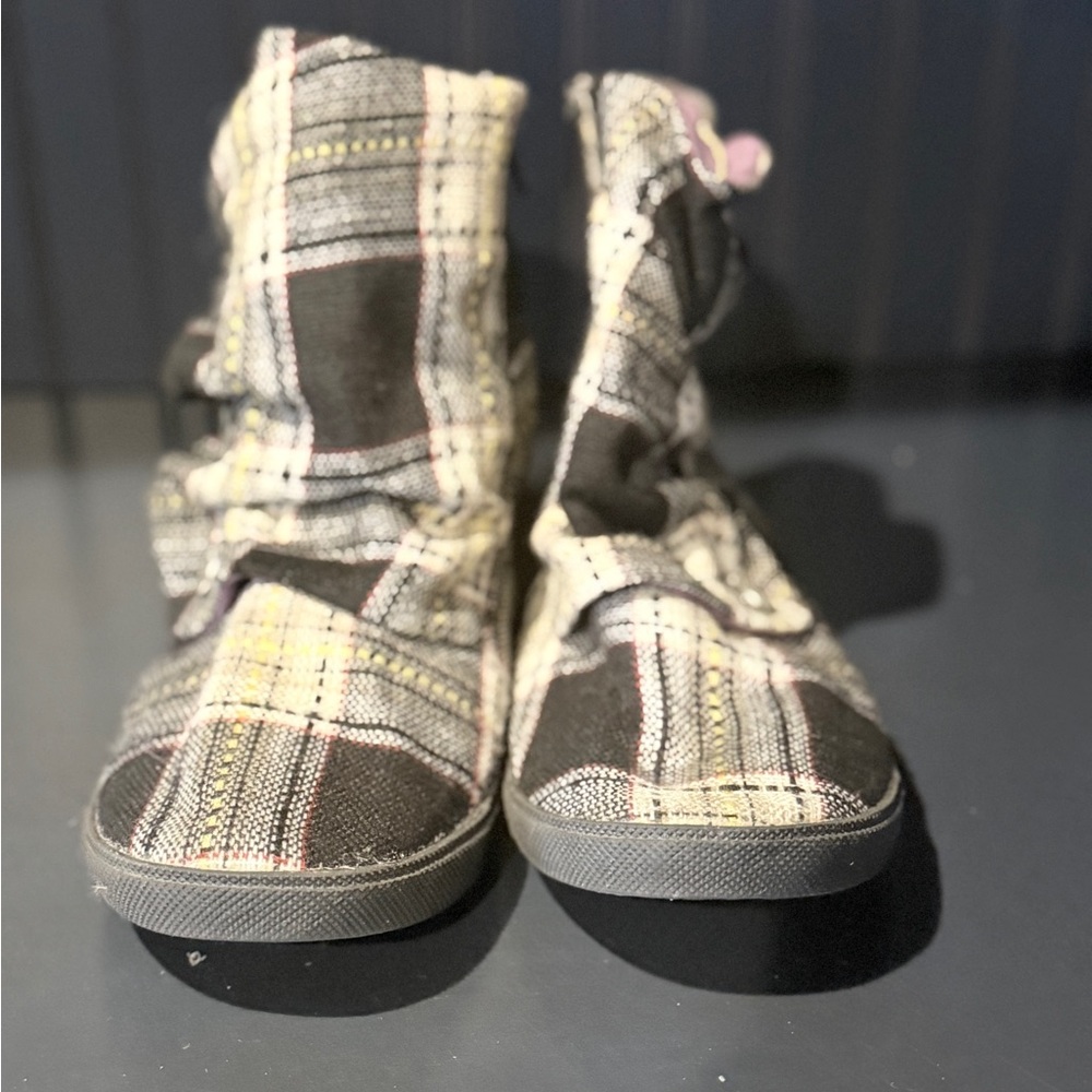 Blowfish Plaid Flannel Hobbit Ankle Boots Sz 7.5 equivalent - Picture 6 of 11